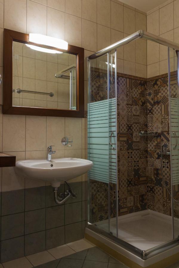 Akrolimnion Hotel ヨアニナ エクステリア 写真